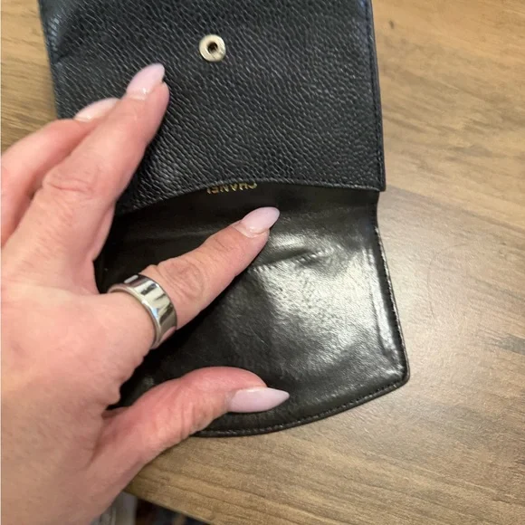 CHANEL Textured Black Leather Wallet - Picture 5 of 6